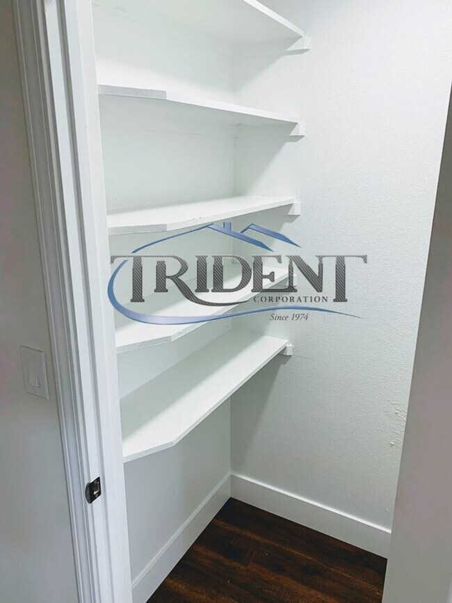 Building Photo - 685 N Barrett Rd