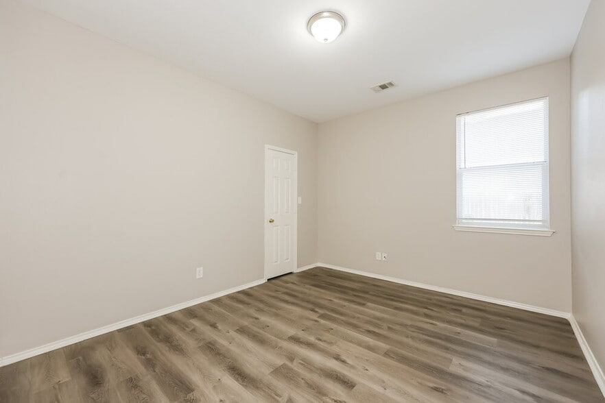 Building Photo - 2321 Wildwood Ln