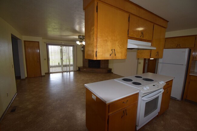 Building Photo - 34885 Lake Creek Dr