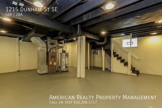 Building Photo - 1215 Dunham St SE