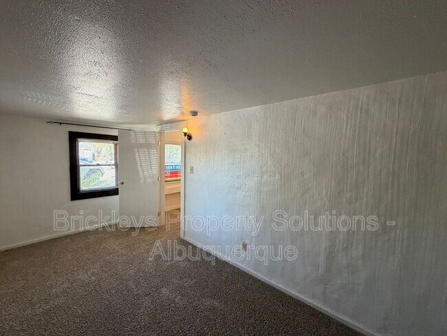 Building Photo - 313 Cornell Dr SE