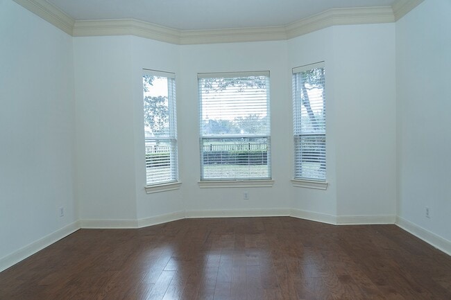 Building Photo - 9230 Hernshead Ln