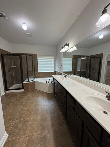 Building Photo - 630 Wild Rose Dr
