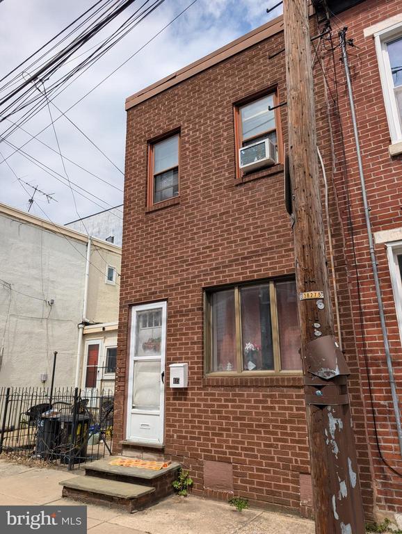 Building Photo - 415 E Flora St