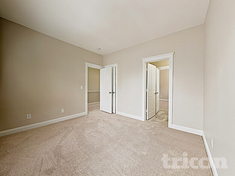 Building Photo - 6723 Dunton St