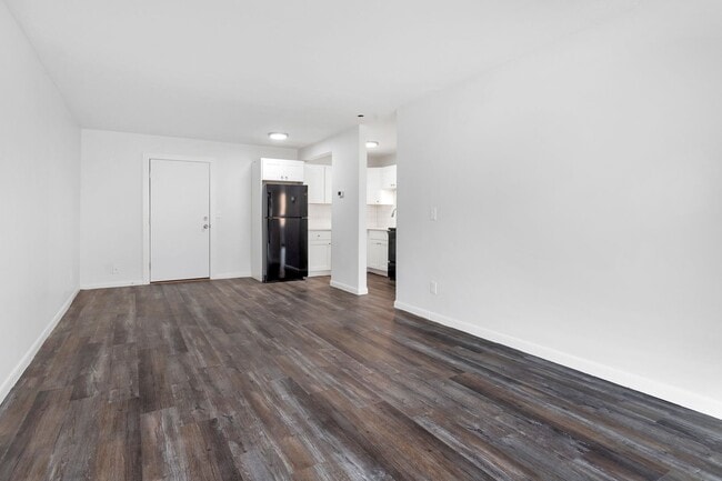 Interior Photo - 1045 River