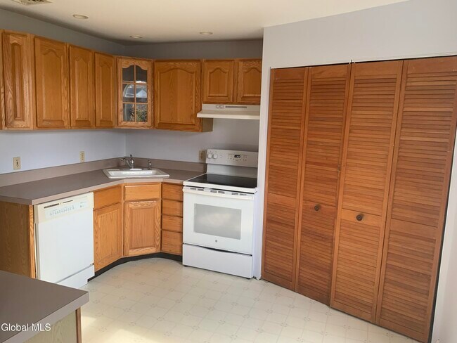 Building Photo - 160 Jackson St