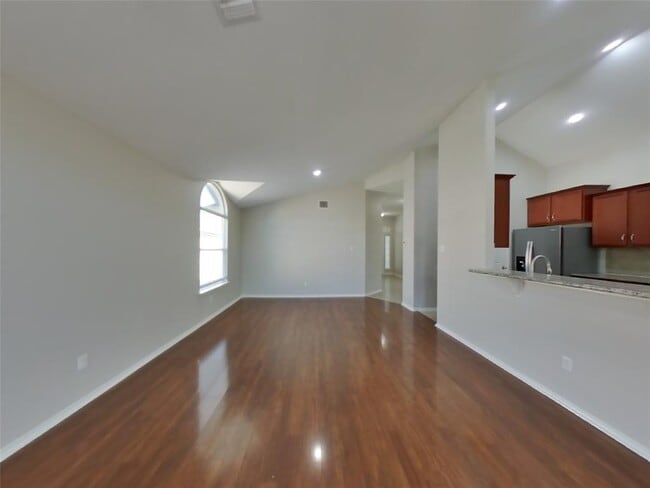 Building Photo - 347 Foster Ln