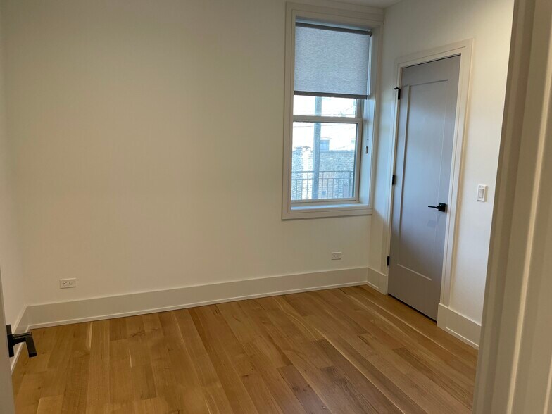 Bed 2 - 1508 W Addison St