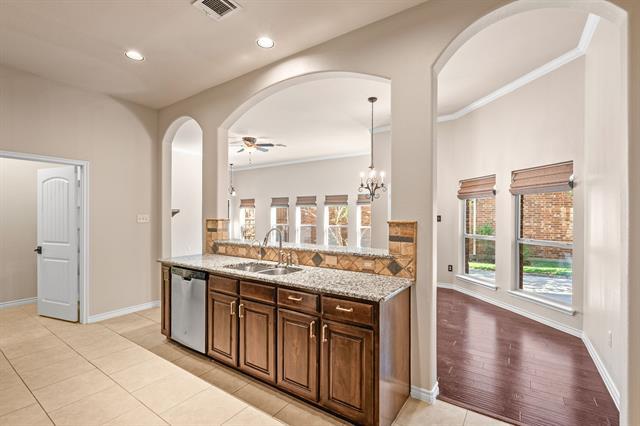 Building Photo - 1810 Sanderlain Ln