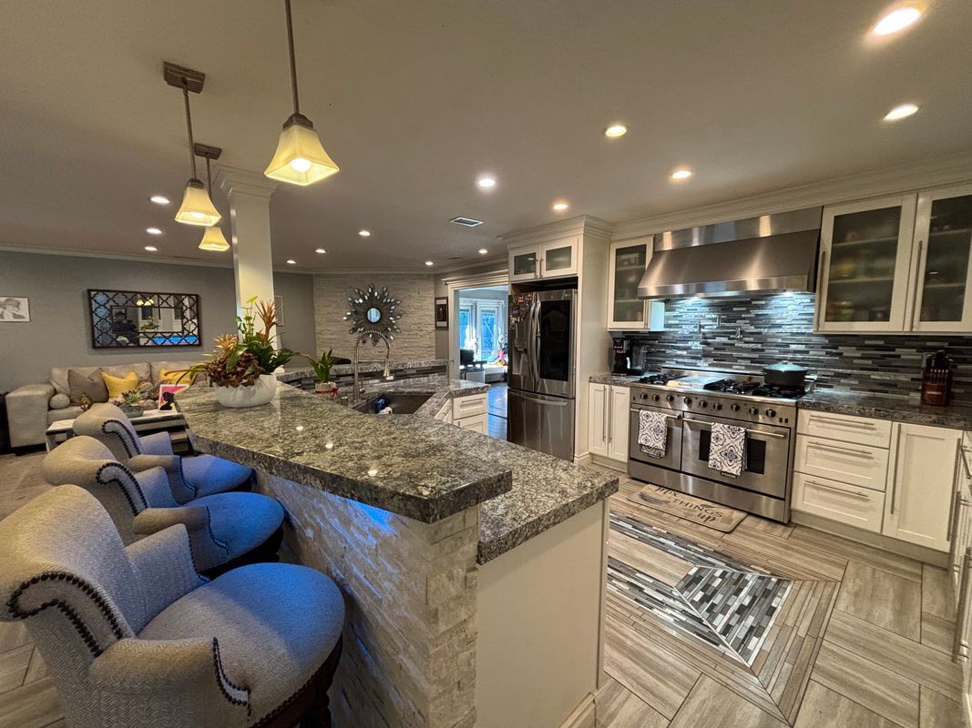 Building Photo - 17010 Via Los Caballeros