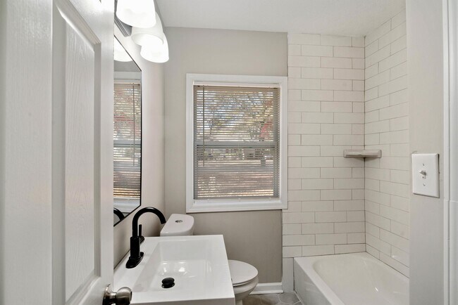 Building Photo - 1004 Tatum Rd