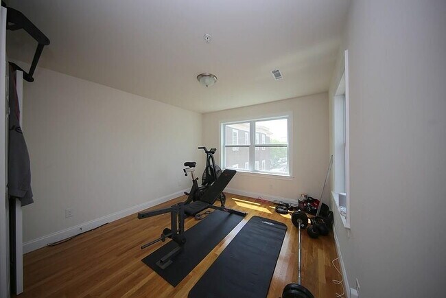 Building Photo - 10 Irma St