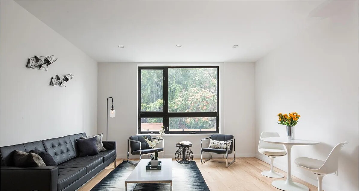 Living Room - 74 Adelphi St