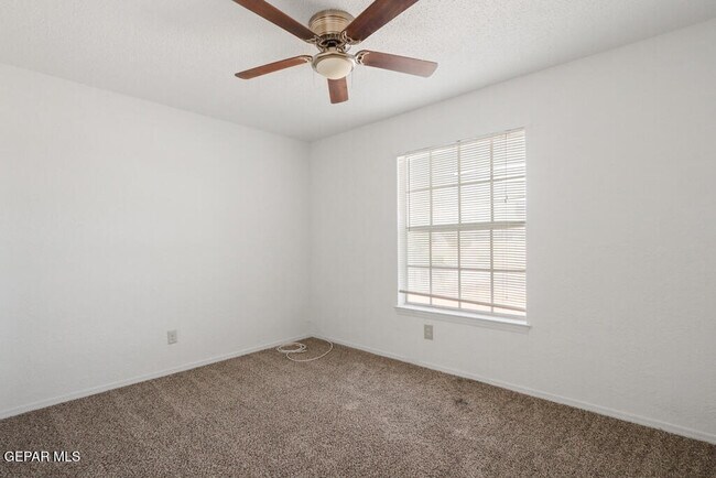 Building Photo - 2117 Anise Dr