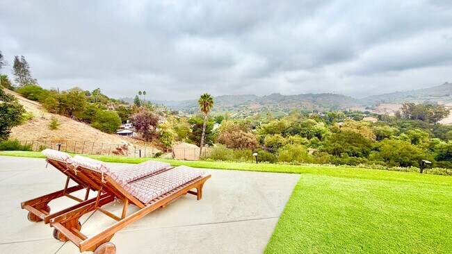 Building Photo - Beautifully Furnished & Appointed, Shorter Term Rental in the Peaceful Gird Valley area of Fallbr...