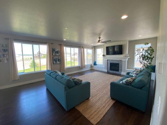 Building Photo - STUNNING 4BD/3.5BA HOME IN CUMBRE VISTA | ...