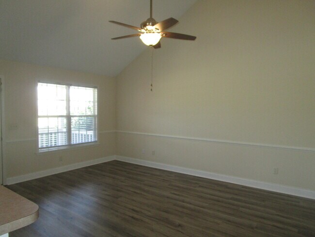 Building Photo - 3442 Beacon Dr