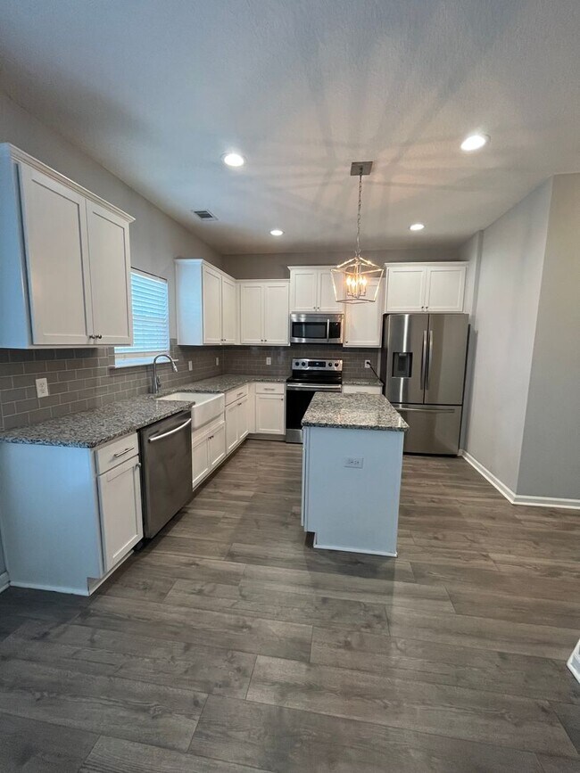 Building Photo - Spacious 4-Bedroom Pet Friendly Home with a Serene View - Available for Rent!