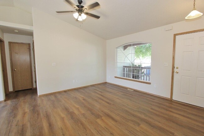 Building Photo - 978 Johnson Dr