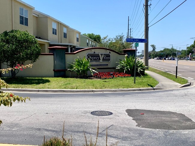 Building Photo - SPACIOUS, BEAUTIFUL 3 BEDROOM 2.5 BATH TOW...