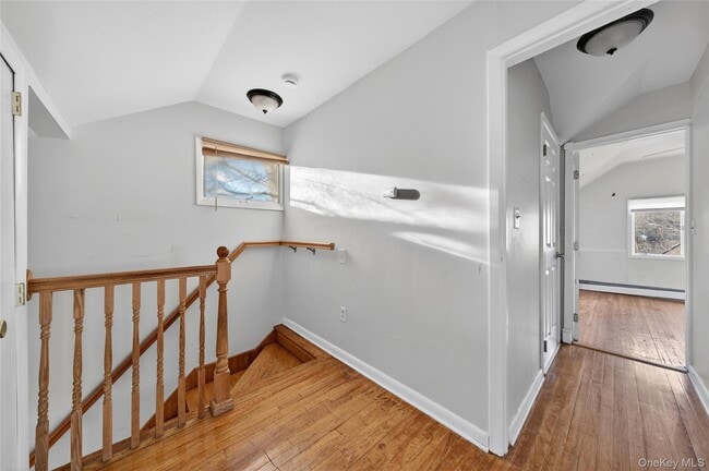 Building Photo - 32 Quaker Hill Rd