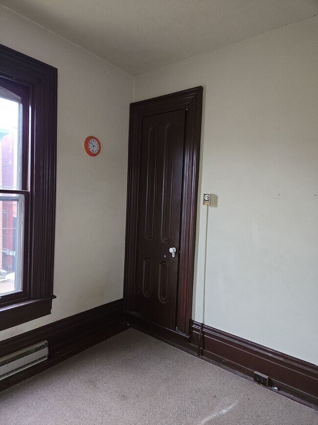 Building Photo - SOLD 5/15/26-127 Lincoln Way W
