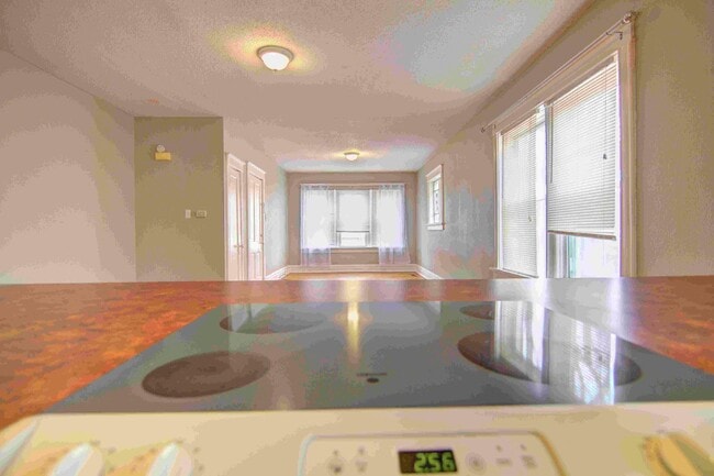 Building Photo - Large charming 3 bedroom 2 bath with oversized master bedroom that has its own private bath!