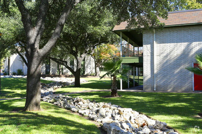 Building Photo - Avalon Palm Apartments