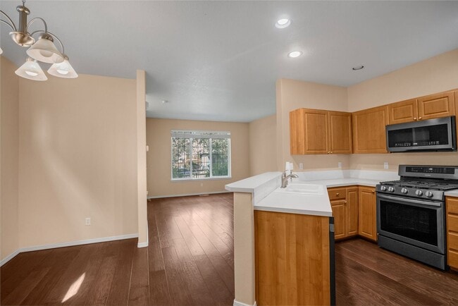 Building Photo - 1050 SE Alika Ave