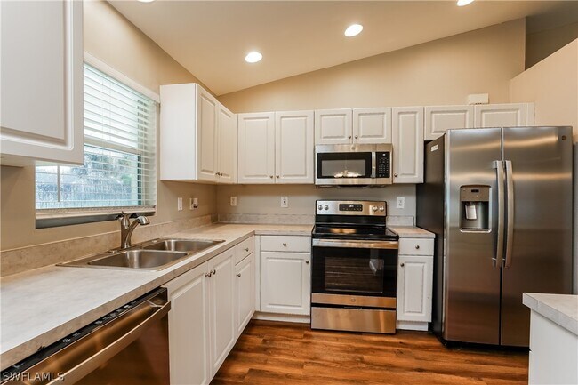 Building Photo - 617 SE 27th St