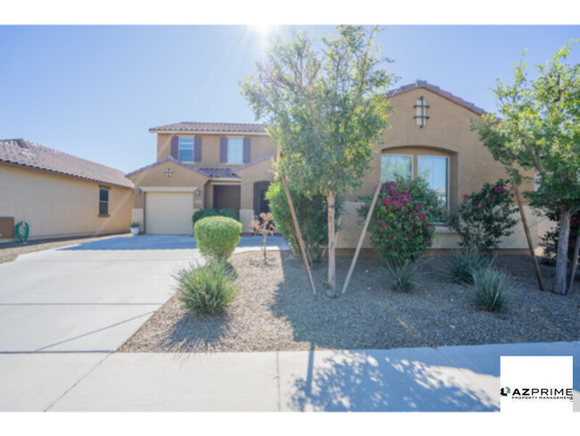 Building Photo - Welcome to this Magnificent 4/3 Peoria House!