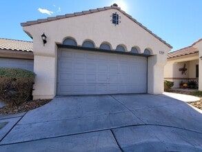 Building Photo - Beautiful Single Story Town Home in Mountains Edge Community