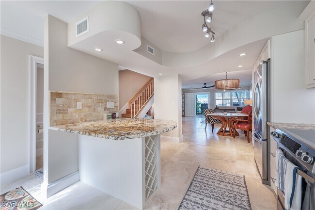 Building Photo - 800 River Point Dr