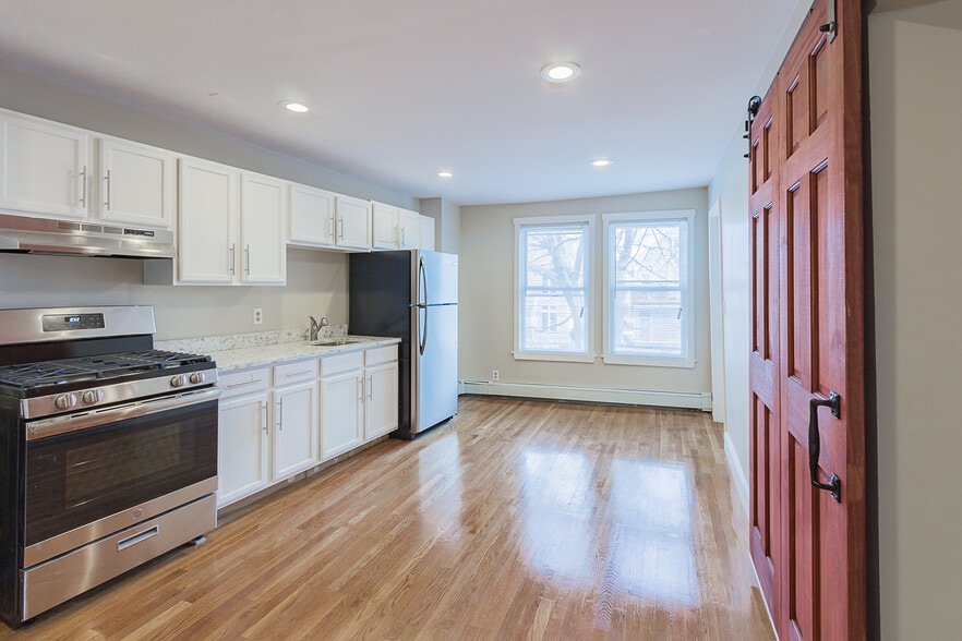 Building Photo - 97 Bridge St