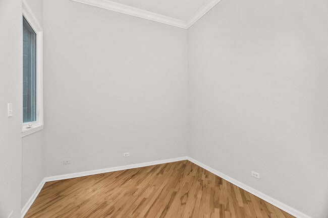 Building Photo - 2625 W Chicago Ave