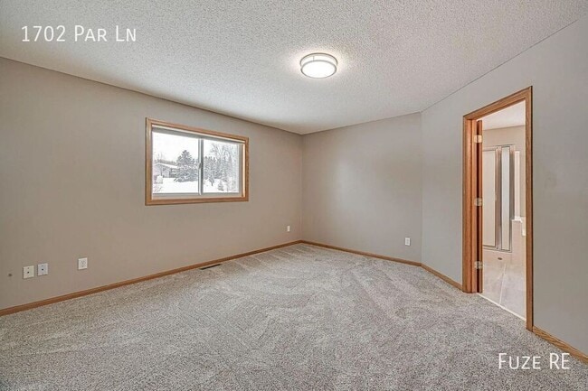 Building Photo - 1702 Par Ln