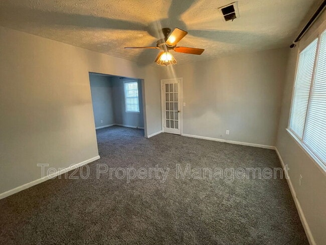 Building Photo - 411 20th Ave