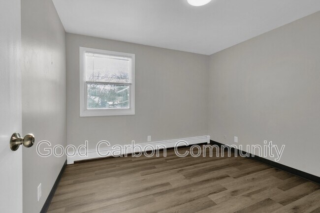 Building Photo - 1190 Orchard Park Rd