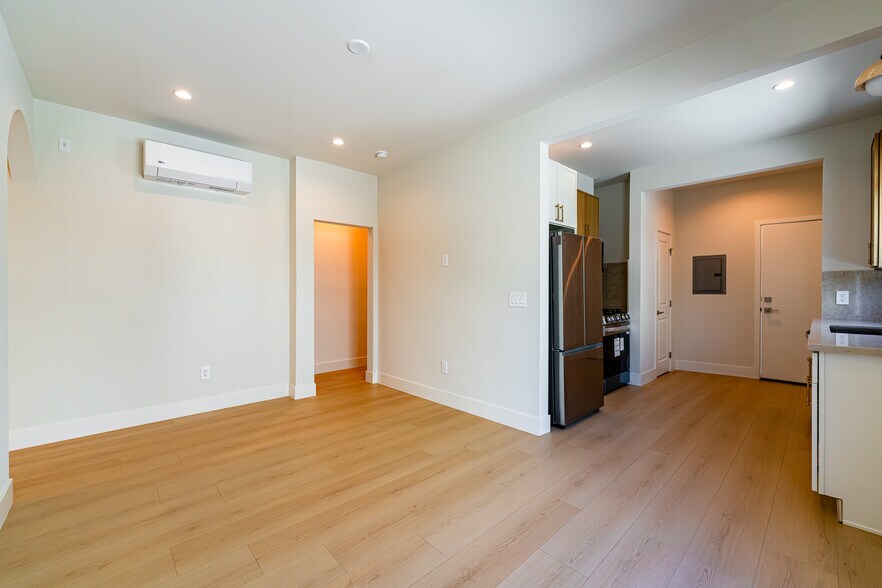 Building Photo - 4637 W 18th St