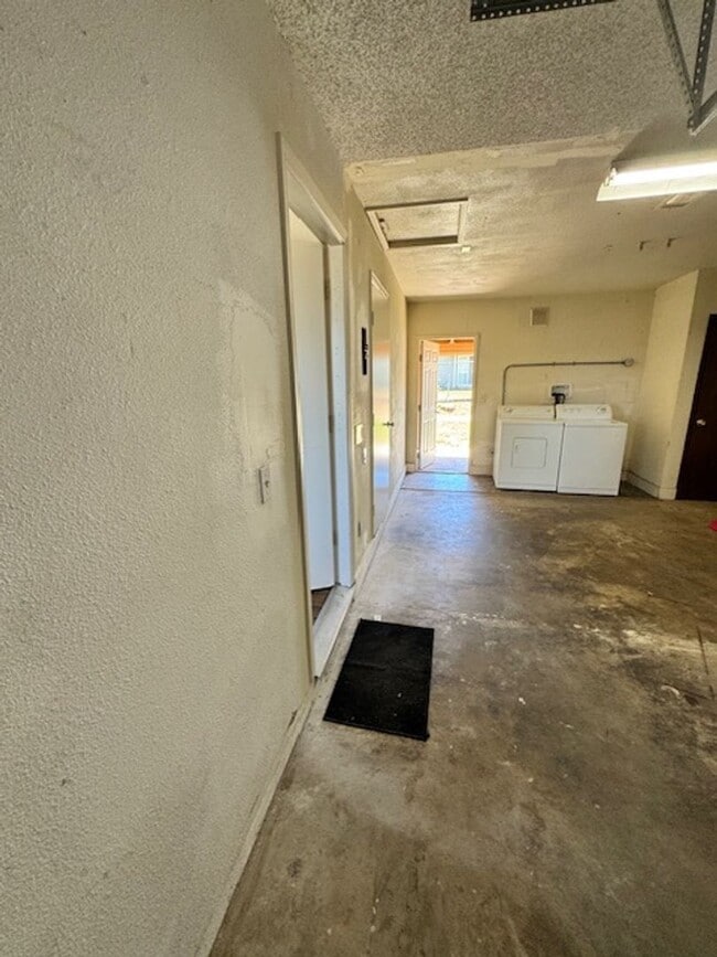 Building Photo - Single Level, Anderson Duplex near Shopping