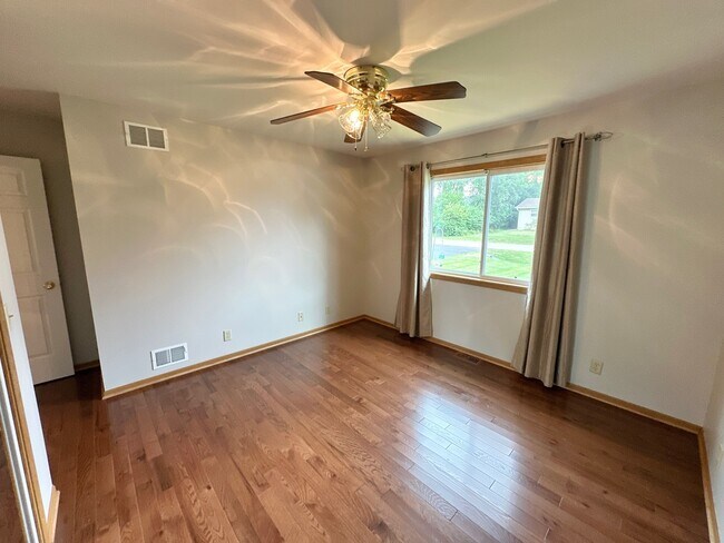 Building Photo - 7103 Hiawatha Dr