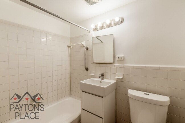 Building Photo - Spacious condo with Water included and Parking!!!