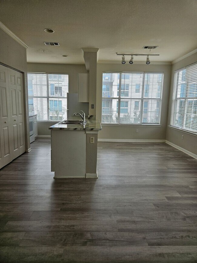 Building Photo - Nice 2/2 overlooking North Orange with Fireplace-FREE WATER/SEWER!