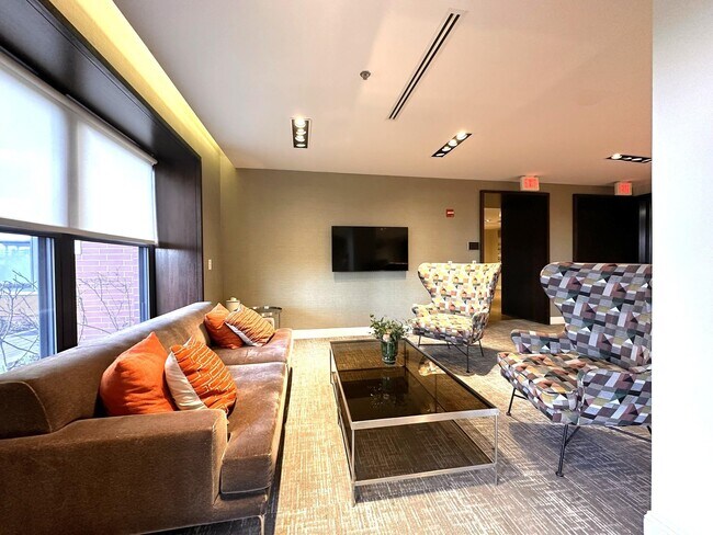 Building Photo - 102 Christopher Columbus Dr