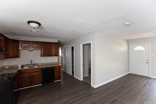 Building Photo - 604 Dorothy Dr