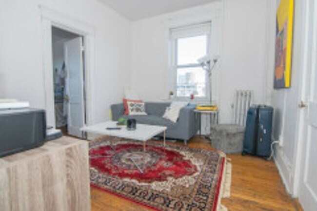 Building Photo - AWESOME ALLSTON 3BED!!!