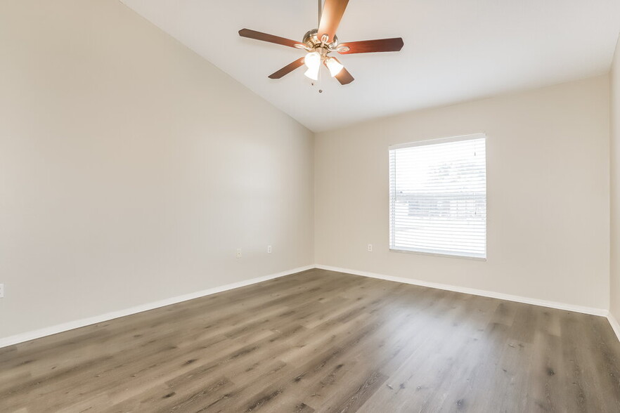 Building Photo - 3460 Stoneway Dr