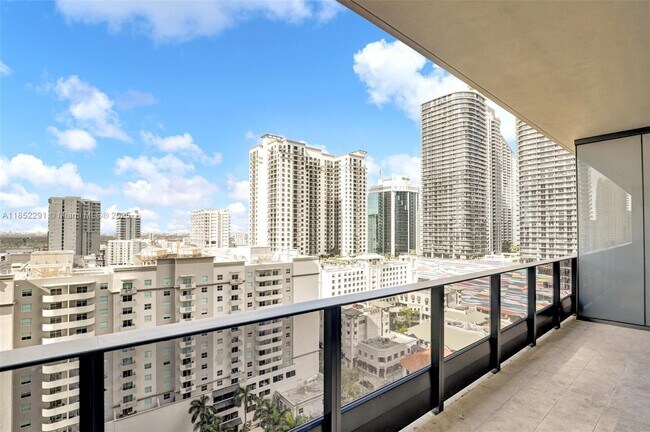 Building Photo - 1000 Brickell Plaza