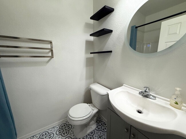 Building Photo - 1330 S Aaron